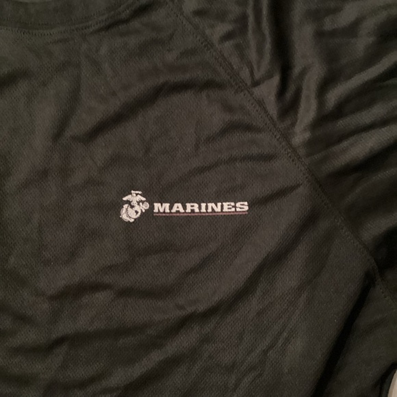 NWOT Black USMC Performance Dry- Fit T-Shirt. PAIN IS WEAKNESS LEAVING THE BODY - Picture 3 of 4